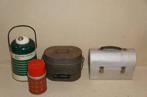 lot 140 image: Vintage Lunchboxes and Thermos