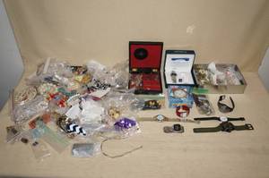 lot 155 image: Large Assortment of Costume Jewelry