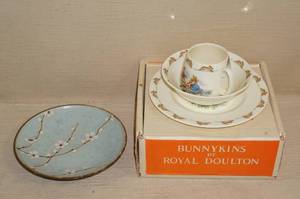 lot 141 image: Royal Doulton Bunnykins Plate Set
