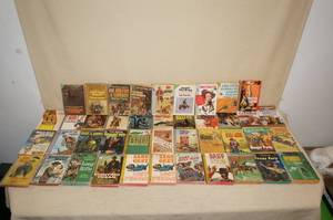 lot 215 image: Vintage Western Paperback Story Books