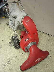 lot 208 image: PARKER LEAF VACUUM