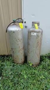 2 - 100 Gal LP Tank & 1 - Regulator