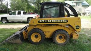 2000 John Deer e 240 Skid Loader