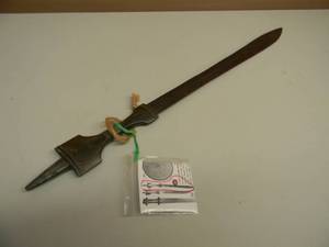 ANTIQUE - Somali Broadsword C.1850 - APPROX  24 14 with 17 asymmetrical d.e. blade Black horn grip with pewter skull crusher pommel, medial band and base mount. - SEE DESCRIPTION - SEE PICTURES