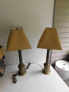 lot 13 image: 2 Lamps with Shades