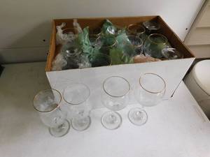 lot 19 image: Lot of Glass Goblets with Winter Scene