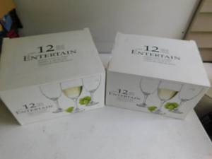 lot 25 image: 12 Entertain White Wine Glasses