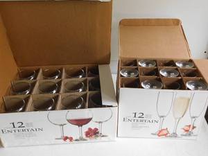 lot 27 image: 12 Wine and 12 Flute Glasses