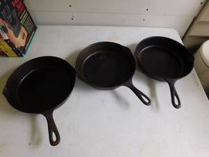 lot 28 image: 3 Cast Iron Frying Pans