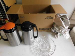 lot 31 image: Coffee Pots and Glass Bowls