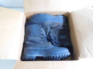 lot 34 image: Womens Sorell Boots