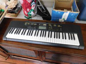 lot 54 image: Casio 61-Key Portable Keyboard