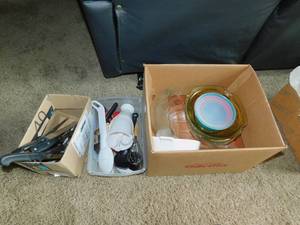lot 90 image: Misc Housewares