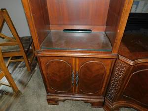 lot 94 image: Large Wooden Hutch