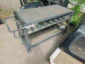lot 97 image: Sams Club 8 Burner Event Grill