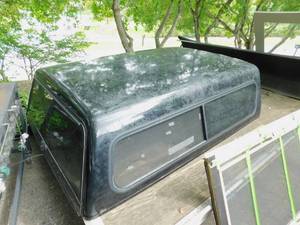 lot 98 image: Chevy Black Truck Topper