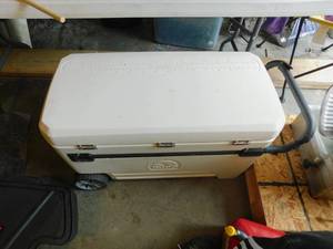 lot 130 image: Igloo Cooler on Wheels