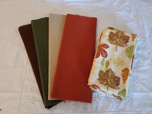 lot 42 image: FallHoliday Home Decor