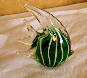 lot 48 image: Art Glass Bowl and Fish