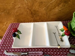 lot 62 image: Serving Items