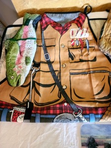 lot 66 image: Fun Aprons and Matching Oven Mitts