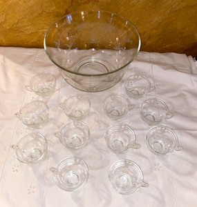 lot 19 image: 12 Piece Etched Duck punch Bowl Set