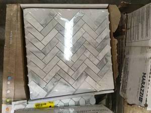 MIXED PALLET OF ASSORTED TILEFLOORING CUSTOMER RETURNS SEE PICS