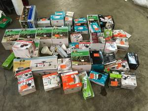 MIXED LOT OF ASSORTED LIGHTING CUSTOMER RETURNS SEE PICS