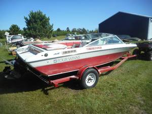 lot 2 image: 1989 Four Winns 170 Freedom Boat with Trailer