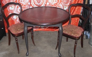lot 5 image: Quaint Antique Table & 2 Chairs