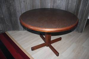 lot 16 image: Solid Wood Adjustable ConferenceCoffee Table