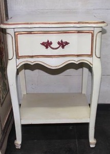 lot 36 image: Darling Dixie Side TableNight Stand