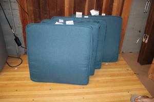 lot 47 image: 4 Teal Patio Chair Cushions