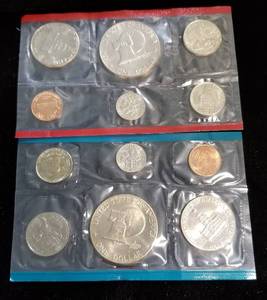 1976 BICENTENNIAL US MINT SET (12 COINS)