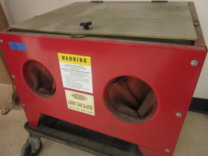 lot 304 image: CABINET SAND BLASTER