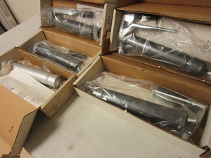 lot 321 image: GREASE GUNS - NEW