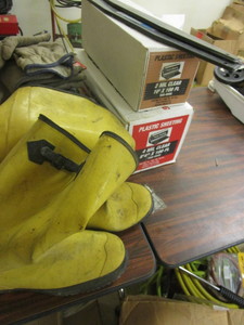 lot 352 image: MULTI-PURPOSE PLASTIC SHEETING, PAINT GUIDES, WORK GLOVES, KNEE PADS, RUBBER BOOTS, SIZE 12