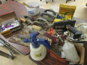 lot 354 image: PAINT SPRAY GUNS, WAGNER POWER STRIPPER, ASSORTED HAND TOOLS