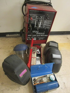 lot 361 image: TRI-STAR ACDC WELDER, WITH MASKS AND ACCESSORIES