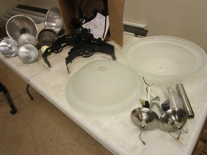 lot 376 image: CEILING LIGHT FIXTURES, ASSORTED WORK LIGHTS AND WALL-MOUNT LIGHT BRACKETS