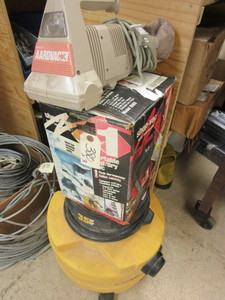 lot 380 image: PORTABLE WETDRY SHOP-VAC, DOUGLAS AARDVAC VACUUM, GENIE 12-GALLON WETDRY VAC