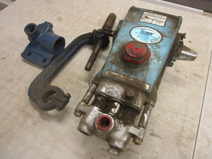 lot 394 image: CAT PISTON PUMP, MODEL 430