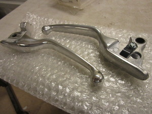 lot 411 image: HARLEY-DAVIDSON CHROME HAND LEVERS - NEW