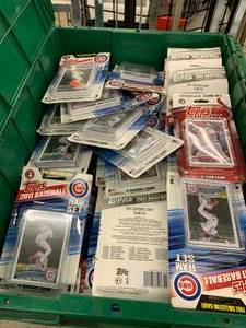 TOTE OF BASEBALL CARDS