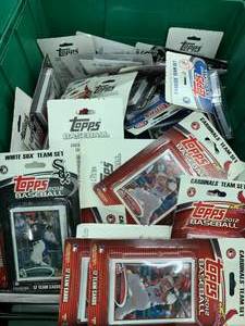 TOTE OF BASEBALL CARDS