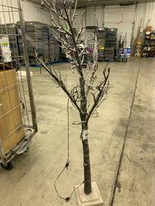LIGHTED TREEHOME DCOR