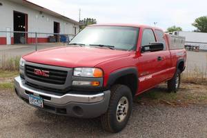 lot 231 image: 2007 GMC Sierra Classic SLT 2500HD 4-Door Extended Cab Work Truck