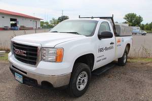 lot 233 image: 2009 GMC Sierra 2500HD 2-Door Regular Cab Work Truck