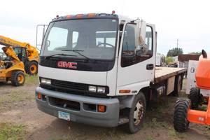 lot 230 image: 2002 GMC T7500 Tilt (LCF) Flat Bed Truck