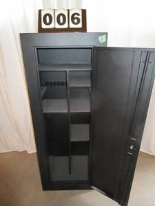 lot 6 image: Fortress 18-24 Gun Cabinet